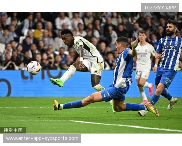 维尼修斯反越位单刀推射得分