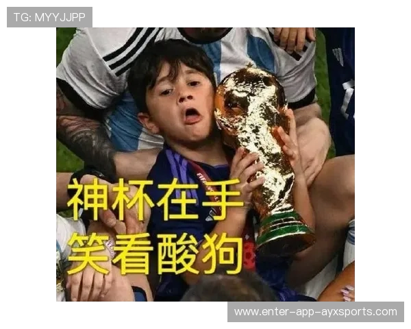 梅西参加慈善球赛亲自进球后把球送给病童，泪目瞬间